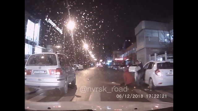 Массовое ДТП и сбитая женщина — дорожная ситуация в Новороссийске смотреть онлайн