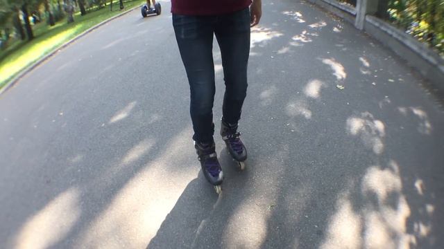 Хитрости поворотов и контроля на роликах смотреть онлайн