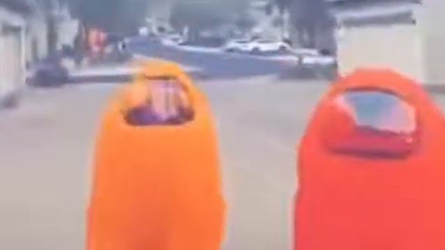 Они переиграли в амонг АС и теперь они персонажи из Амонг ас... Уж0с смотреть онлайн