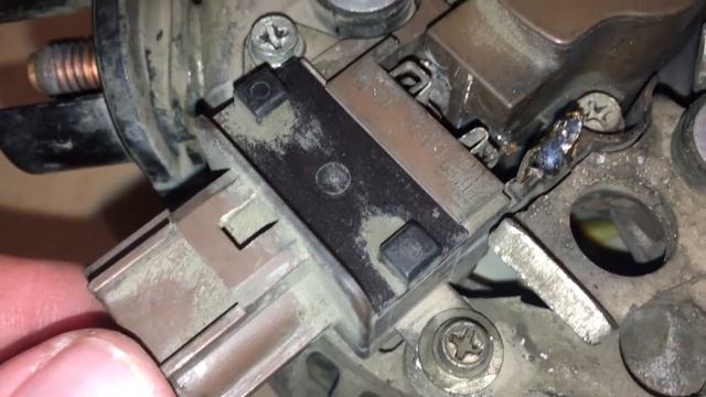 Реле регулятор генератора DENSO 150А на Ford Focus 2 смотреть онлайн