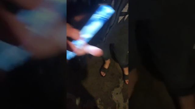 Выкинул телефон полное видео. Сушу телефон на сковороде. Как после попадания в воду высушить телефо смотреть онлайн