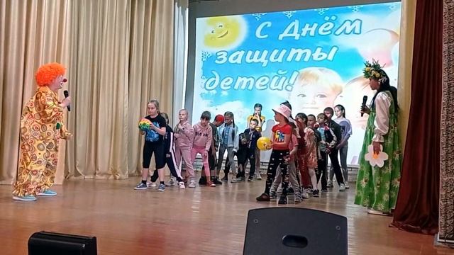 Игровая программа "Здравствуй, лето!" к Дню Защиты детей МБУК "СКЦ" мо "Олонки" смотреть онлайн