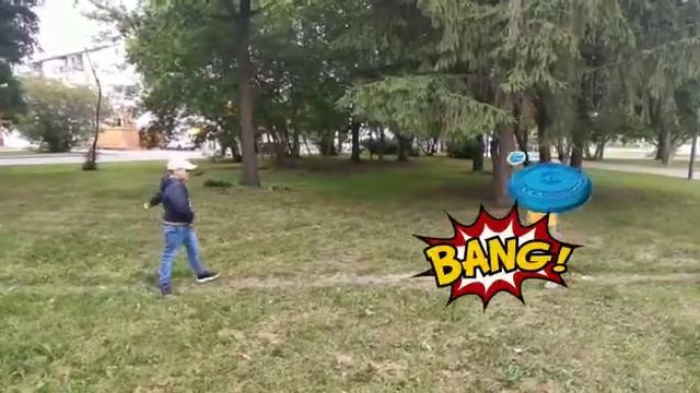 с другом против летающей тарелки смотреть онлайн