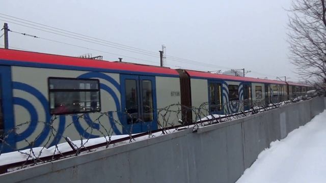 Электропоезда метро 81-765/766/767 "МОСКВА" на наземном перегоне смотреть онлайн