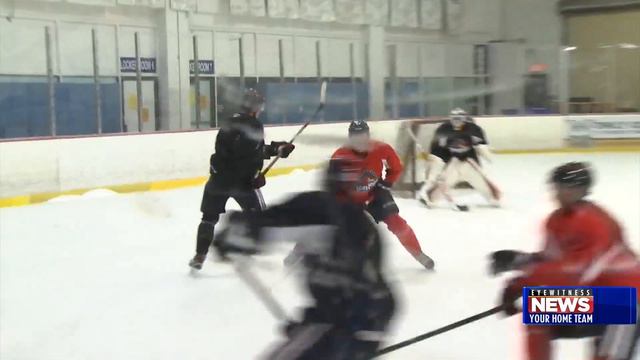 Blackhawks former #1 pick Lukas Reichel showing promise with the Rockford IceHogs смотреть онлайн