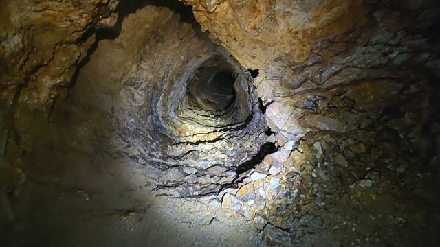 Stunning Setting For This Gold Mine In The Peaks смотреть онлайн