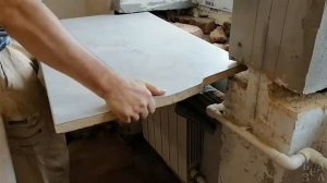 Подоконник из столешницы, подгоняем размеры.