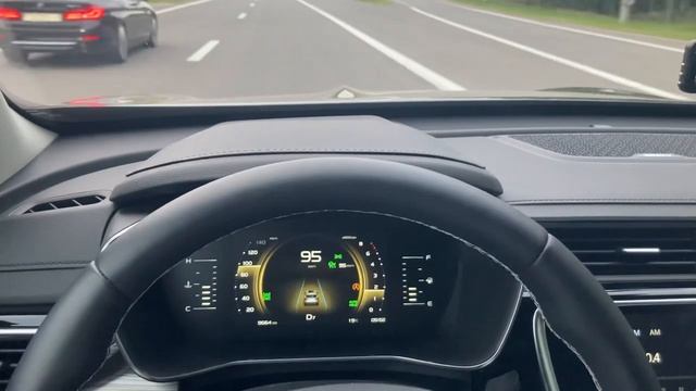 Geely Atlas Pro, Автомобиль для семьи, сезон 18, включаем интеллектуальный пилот и контроль полосы смотреть онлайн
