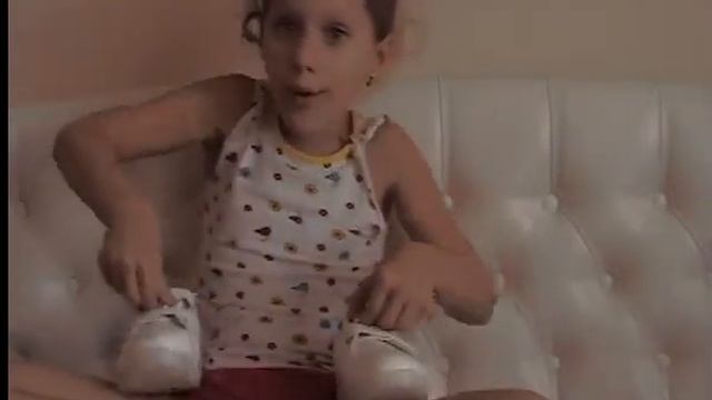 Распаковка светящихся кроссовок. смотреть онлайн