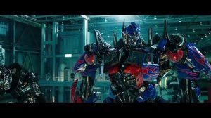 Оптимус Прайм злится на людей.