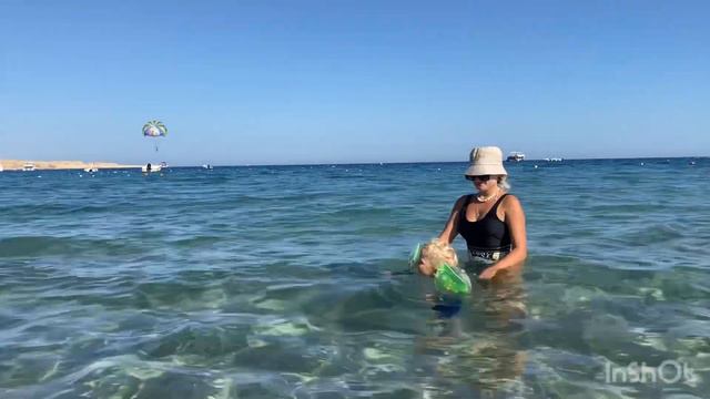 Жизнь в Египте/ Сын учится плавать в море в 2 года / готовлю борщ в Египте смотреть онлайн