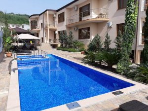 Отдых в Лоо частный сектор с бассейном. Гостиницы с бассейном в Лоо. «Жемчуг» гостевой дом