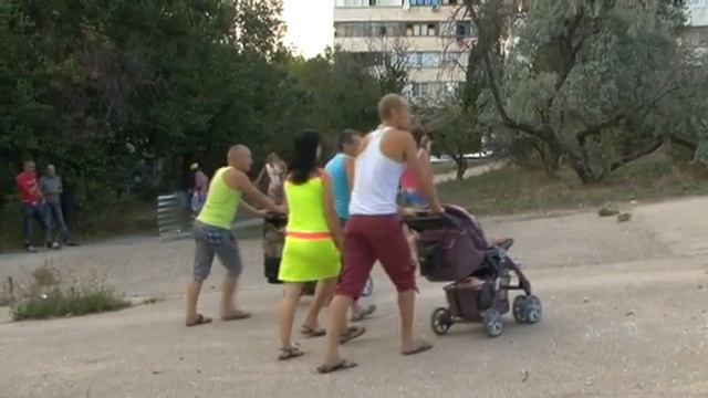 Жители улицы Гавена разобрали забор, огорождавший территорию под строительство.