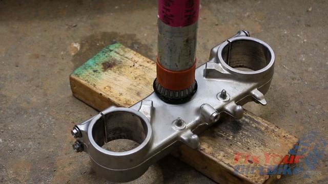 1997-2001 Honda CR250 Steering Stem Bearing Rebuild | FixYourDirtBike смотреть онлайн