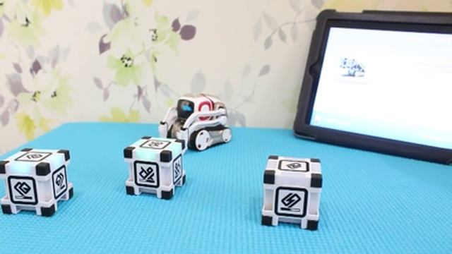 Робот Козмо. Играем с роботом. Наш домашний робот. Robot Anki Cozmo. смотреть онлайн