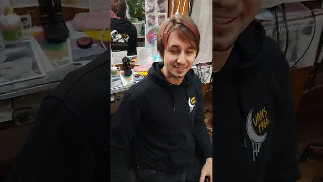 Постриглись под Каскадную стрижку, сделали окрашивание ЗимнеВишен ?