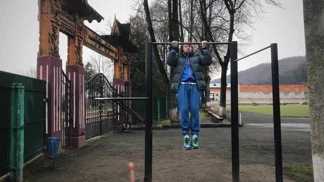 КАК НОВИЧКУ БЫСТРО НАКАЧАТЬ МЫШЦЫ ГРУДИ + СПИНЫ И РУК НА ТУРНИКЕ И БРУСЬЯХ (УПРАЖНЕНИЯ НА МАССУ) ★ смотреть онлайн