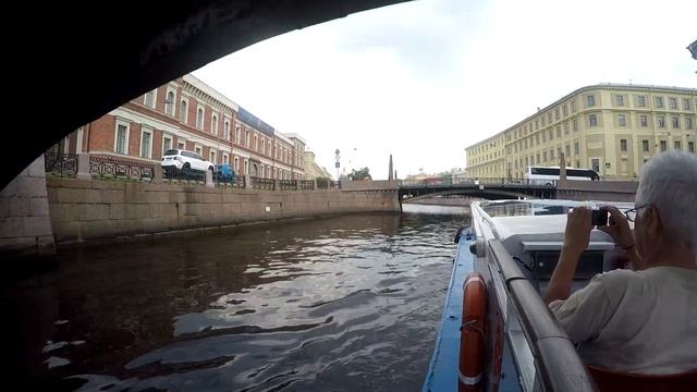 СЕВЕРНАЯ ВЕНЕЦИЯ Прогулка на катере по Санкт Петербургу смотреть онлайн