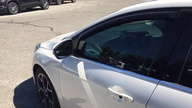 Pre-Owned White 2012 Ford Focus HB Titanium Oshawa ON Stock#B12147A смотреть онлайн