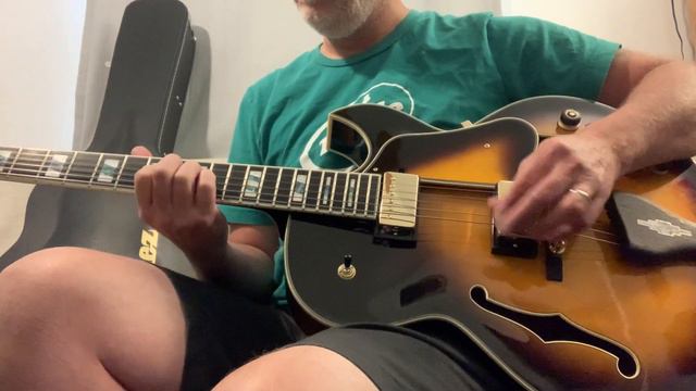 2016 Ibanez LGB30-VYS George Benson Hollowbody Electric Vintage Yellow Sunburst China смотреть онлайн