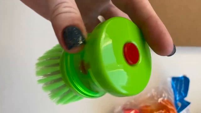 Щётка с дозатором для моющего средства смотреть онлайн