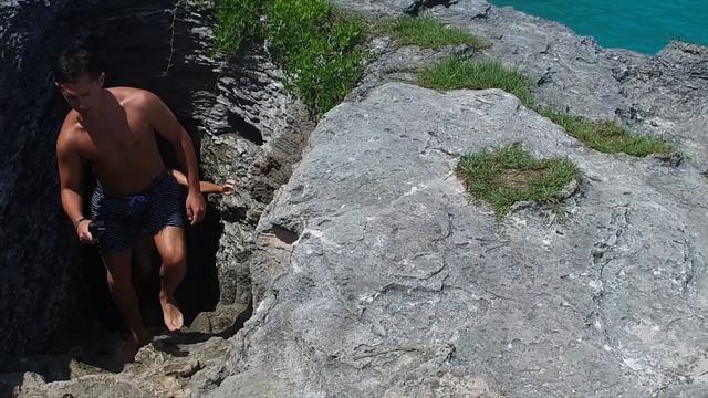 CLIFF JUMPING & CAVE EXPLORING AT ADMIRALTY HOUSE PARK смотреть онлайн
