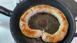 Готовим домашнюю колбасу на сковороде.