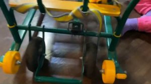 Как опускаются и поднимаются колёса в санках. Обзор детских санок «Универсал».