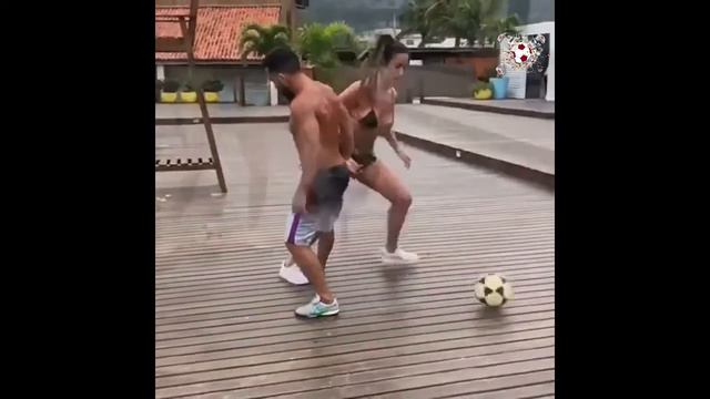 ДЕВУШКИ С МЯЧОМ смотреть онлайн