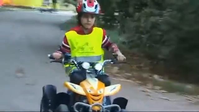 Детский квадроцикл. Детский квадродром. смотреть онлайн