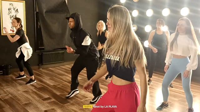 Много света и горячей хореографии от Дэниса и команды - LA PLAYA Production представляет!) смотреть онлайн