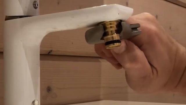 2220184 Переходник быстросъёмный для смесителя М24НР-М22ВР смотреть онлайн