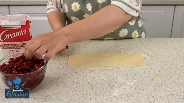 Cusma lui Guguta cu visine, o prajitura frageda si delicioasa (CC Eng Sub) | JamilaCuisine