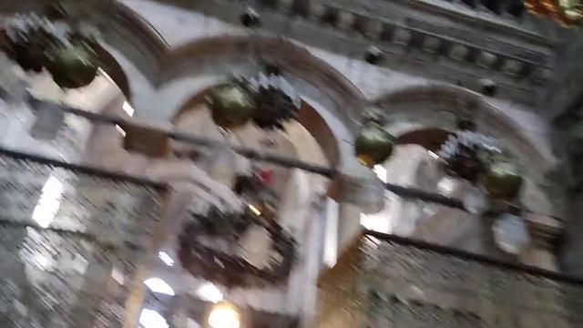 А очередь,чтобы зайти в Кувуклию, где был захоронен,а потом и воскрес Иисус Христос