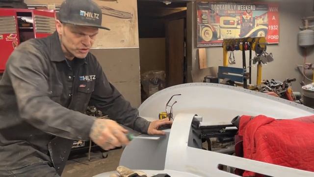 BUGATTI: MOUNTING THE RADIATOR