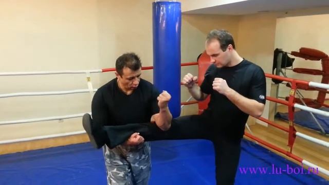 Защита от прямого удара ногой