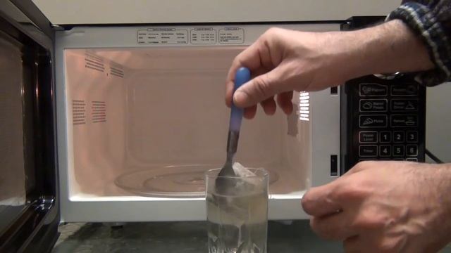 RCA 0.9 cu. ft. Black Microwave смотреть онлайн