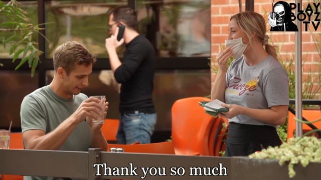 МОЖЕШЬ ШНУРКИ ЗАВЯЗАТЬ, А ТО Я СПИНУ ПОТЯНУЛ ? (ПРАНК) смотреть онлайн