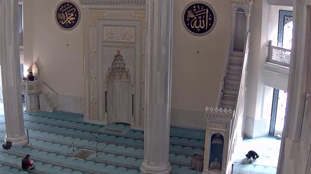 в молельном зале Московской Соборной Мечети 11.03.2024 Рамадан смотреть онлайн