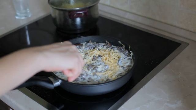 Жульен на сковороде! С картофелем и грибами. Объедение!!!!!!! смотреть онлайн