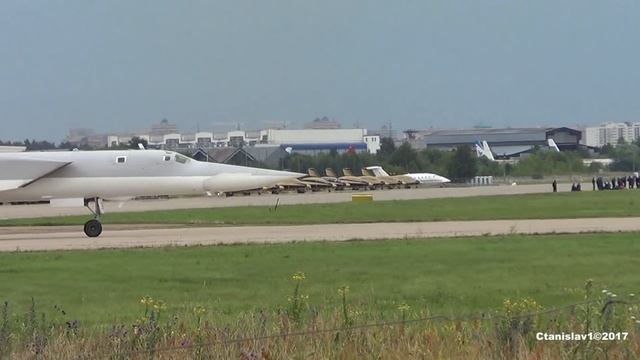 TU-22М3 Backfire Taxi and Takeoff from MAKS-2017 смотреть онлайн