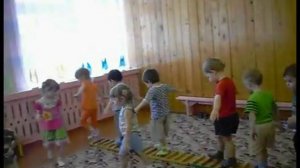 Физкультурное занятие в младшей группе детского сада