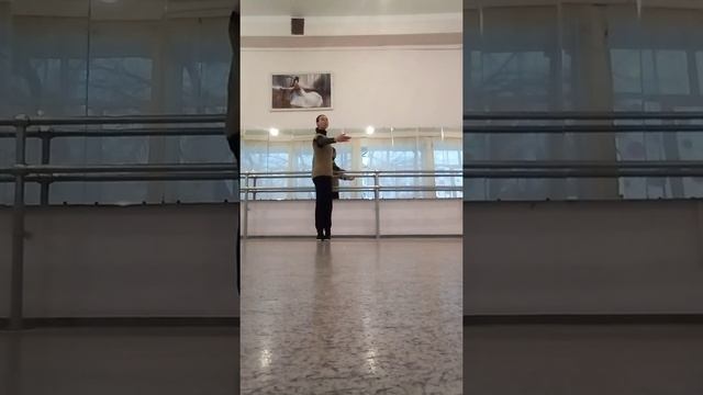 Батман тандю (экзерсис у станка) смотреть онлайн