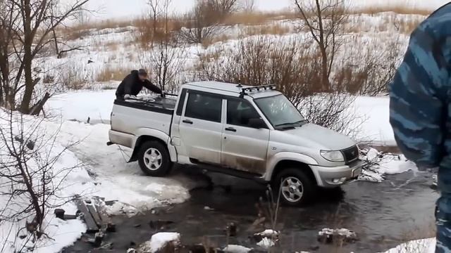 Прикол) Полет с УАЗа или трюкачи отдыхают