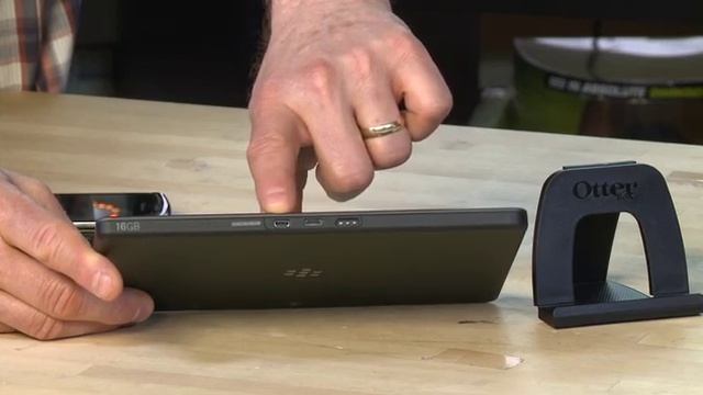 Review: Does the Blackberry Playbook suck? - Lab Rats #273 смотреть онлайн