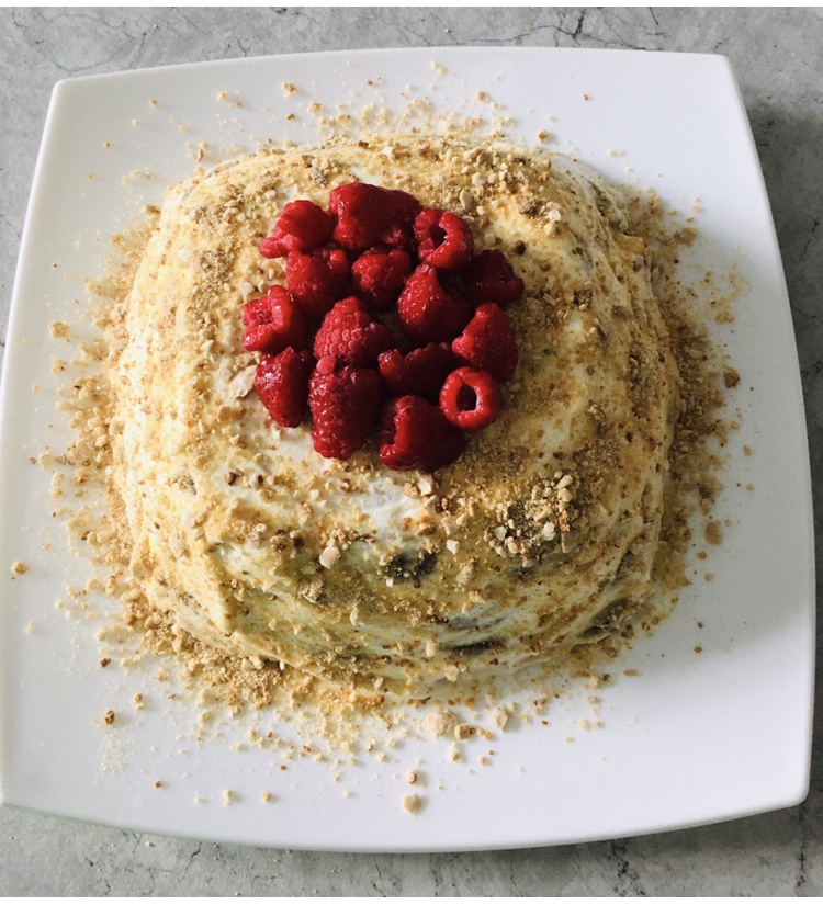 Очень вкусный ленивый торт без выпечки всего из трёх ингредиентов: легко готовится, быстро съедается