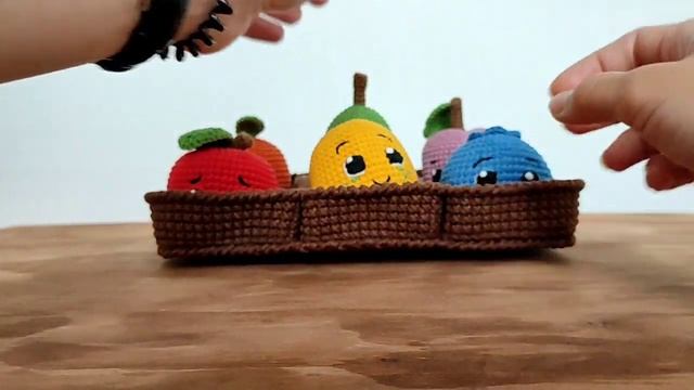 Вчимо кольори з малюком. Огляд в'язаної розвиваючої іграшки "Фруктовий кошик" смотреть онлайн