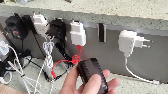 Гений организации: Как избежать спутанных проводов зарядки. смотреть онлайн