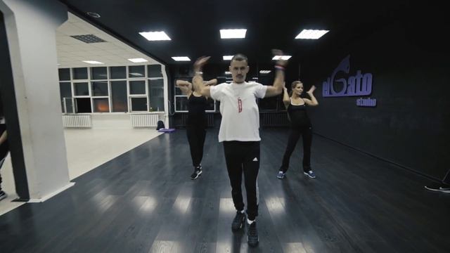 Dima Bonchinche' | Vogue Workshop I Hand Performance смотреть онлайн