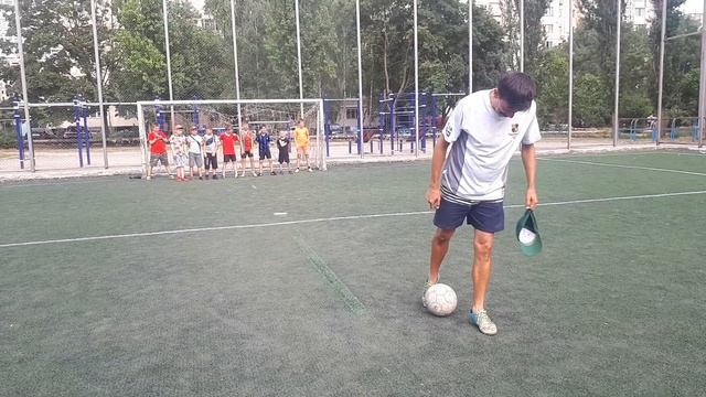 Удар пяткой в 9-гол.В воротах 9 вратарей.